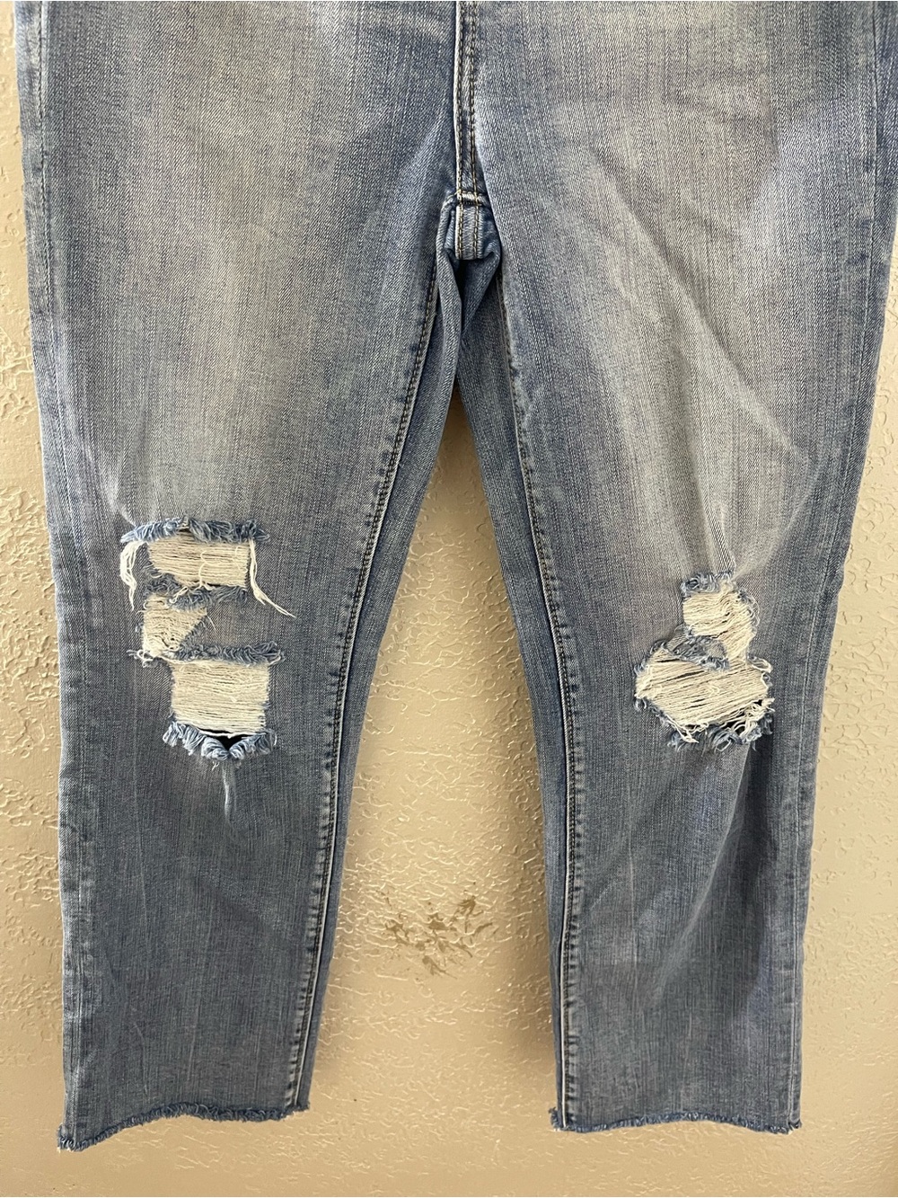 BKE Billie Women’s Light Blue Slim Fit High Rise Distressed Cropped Jeans 27X28 - Picture 4 of 9